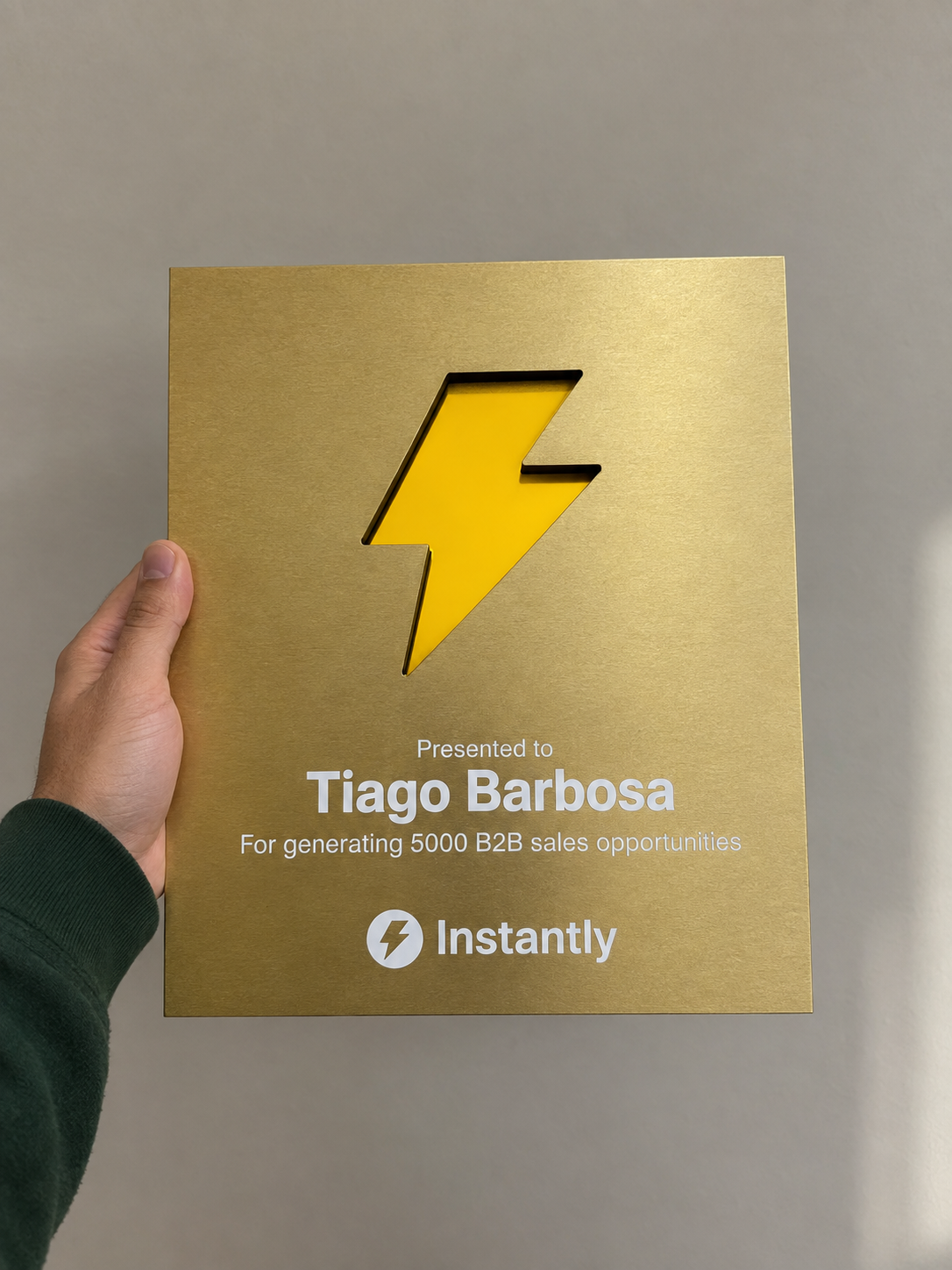 Prémio Instantly apresentado ao Tiago Barbosa